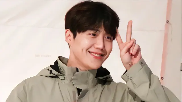 Kim Seon Ho Resmi Comeback dengan Membintangi Pertunjukan Teater berjudul Touching the Void.