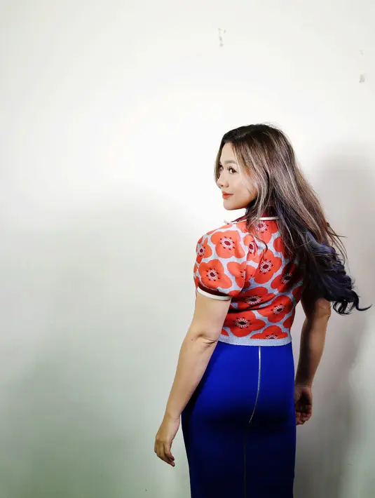 Lewat "Sayangnya Masih Sayang" Vicky Shu berharap lagu ini bisa menemani mereka yang sulit move on. [Foto: Bambang E. Ros/Fimela]