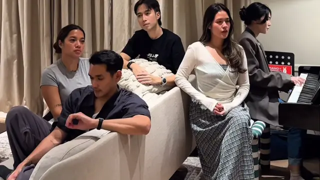 Afgan saat Menyanyikan Lagu Indonesia Jaya. [@raisa6690]