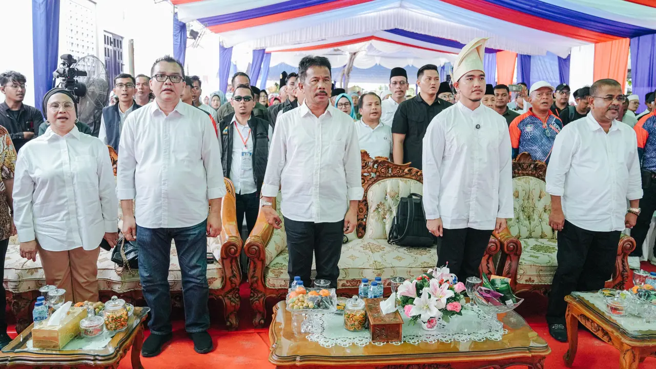Ketua umum Partai Solidaritas Indonesia (PSI), Kaesang Pangarep mengunjungi Kabupaten Karimun, Kepulauan Riau (Kepri). Adapun kehadirannya, untuk mengkampanyekan pasangan calon Pilkada Kepri nomor urut 2 Muhammad Rudi dan Aunur Rafiq.