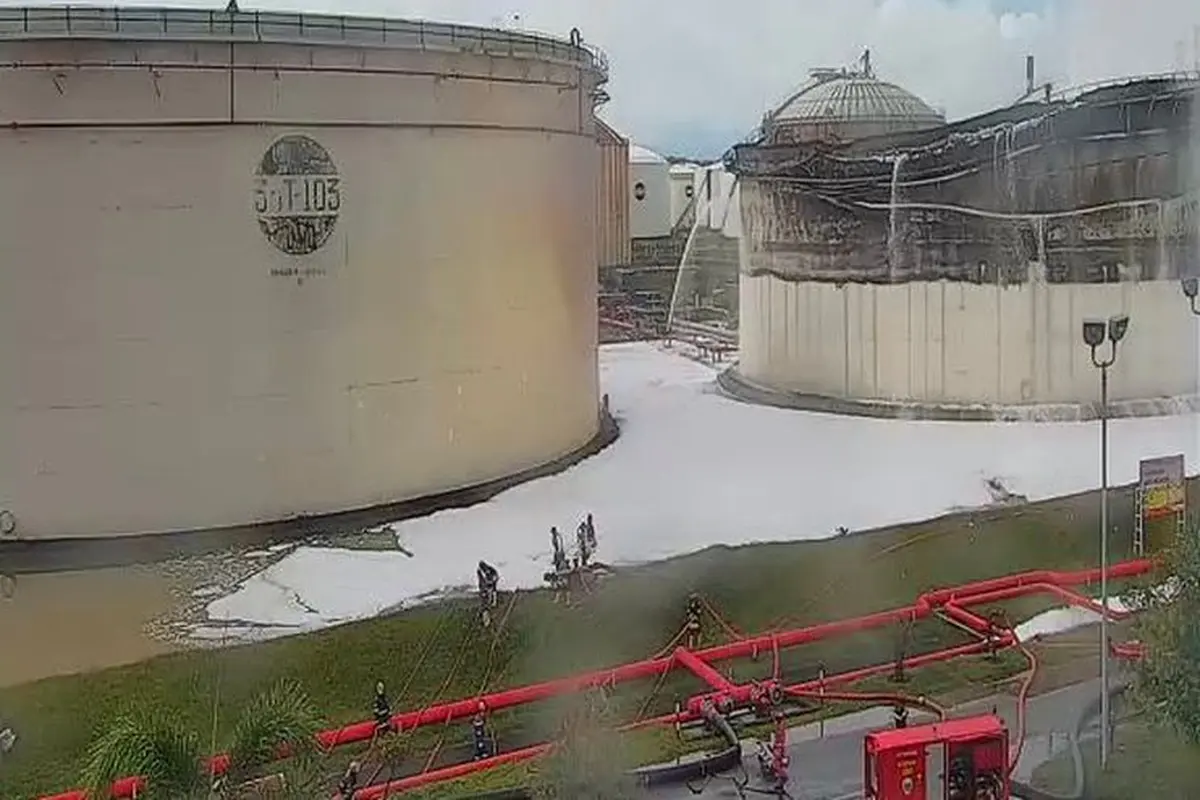 Penampakan tangki kilang Pertamina Cilacap yang terbakar pada Sabtu 13 November 2021 sudah berhasil dipadamkan. (Dok Pertamina)