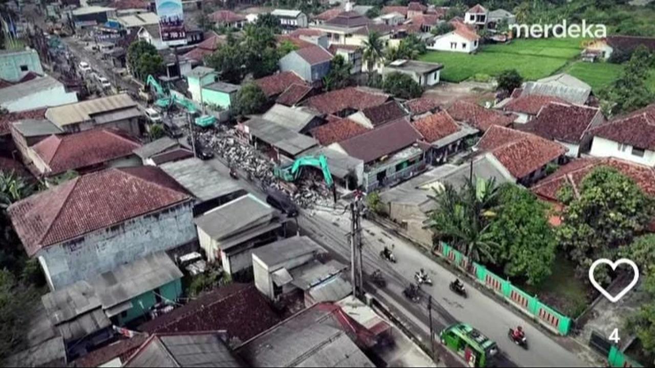 Pengerjaan perbaikan dan rekosntruksi jalan di Parung Panjang Kabupaten Bogor