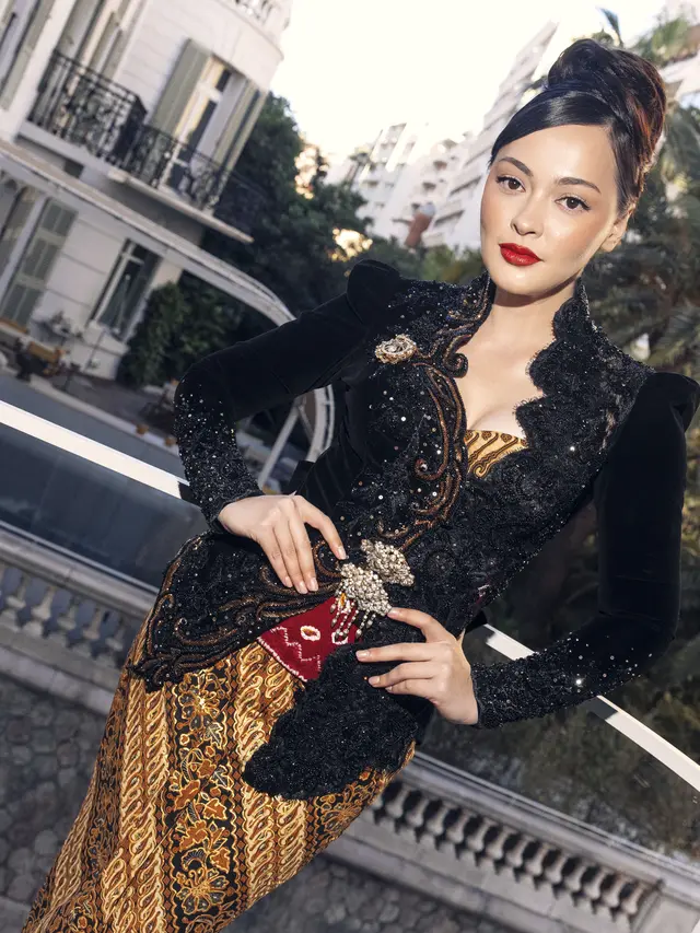 Jolene Marie Debut di Festival Film Cannes 2026 dengan Kebaya Hitam, Bawa Pesona Khas Perempuan Indonesia di Panggung Dunia