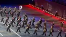 Grup musik sekolah musik militer Rusia unjuk gigi di festival musik militer di Lapangan Merah, Moskow, Rusia (3/9). Peserta festival musik ini adalah para pengawal negara dan band musik militer Rusia maupun dari negara-negara lainnya. (Ivan Sekretarev/AP)