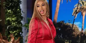 Cardi B dikritik oleh netizen karena menjadi perokok pasif. (instagram/iamcardib)