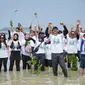 Nusantara Regas menggelar aksi peduli lingkungan dengan penanaman dua ribu bibit mangrove dan kegiatan bersih pantai yang dinamakan Eco Action pada Rabu 7 Agustus 2024 di Pulau Pramuka, Kepulauan Seribu. (Ist)