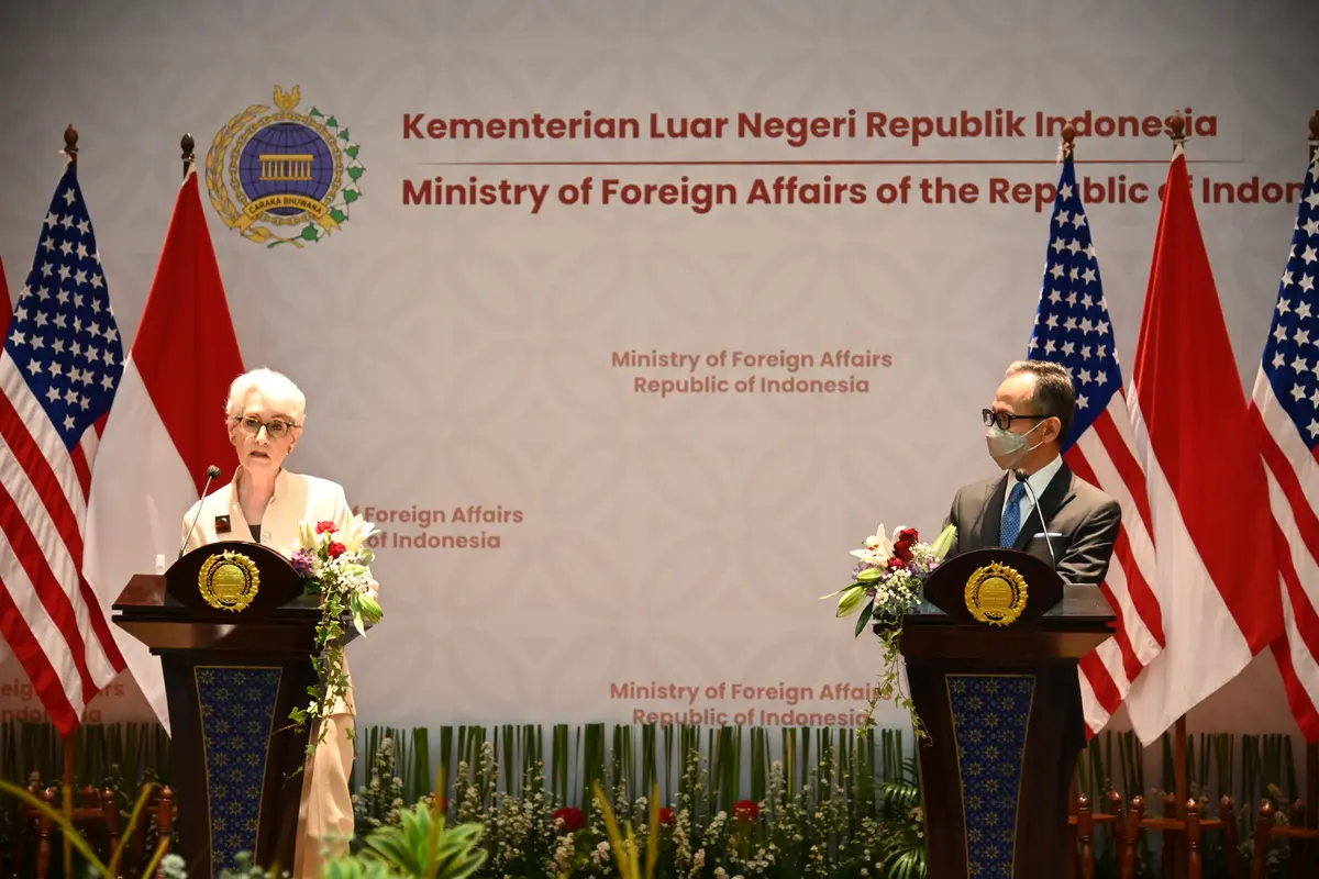 Wamenlu AS Wendy Sherman dan Wamenlu RI Mahendra Siregar.