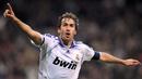 Raul Gonzalez merupakan pencetak gol terbanyak Real Madrid sebelum dipecahkan oleh Cristiano Ronaldo. Raul tercatat telah mengoleksi 16 gelar selama 16 musimnya bersama Los Blancos. Pada tahun 2010, Ia dilepas Real Madrid menuju Schalke dengan status bebas transfer. (Foto: AFP/Javier Soriano)