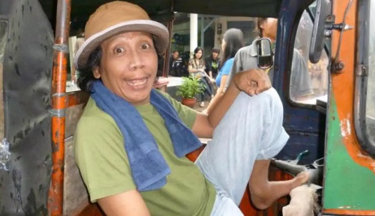 Untuk yang satu ini adalah Mandra. Pelawak sekaligus aktor yang membintangi Si Doel Anak Betawi ini memang selalu berhasil mengocok perut masyarakatnya. (Istimewa)