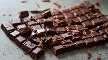 Cokelat hitam memang lebih pahit, namun lebih kaya antioksidan. Jika ingin tidak stres, maka makan dark cokelat adalah wajib hukumnya. (Istimewa)