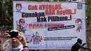 Salah satu spanduk berisi ajakan untuk memilih Walikota dan Wakil Walikota Tangerang Selatan Tahun 2015 di Bundaran Maruga, Tangerang Selatan, (2/9/2015). (Liputan6.com/Helmi Afandi) 