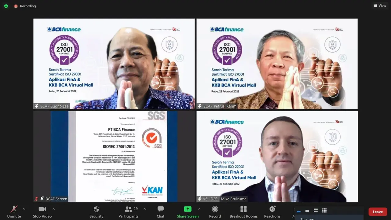 PT. BCA Finance, meraih sertifikasi ISO/IEC 27001:2013 untuk Aplikasi FinA (BCA Finance Mobile App) dan Portal KKB BCA Virtual Mall untuk penerapan Sistem Manajemen Keamanan Informasi berstandar internasional. (Dok BCA Finance)