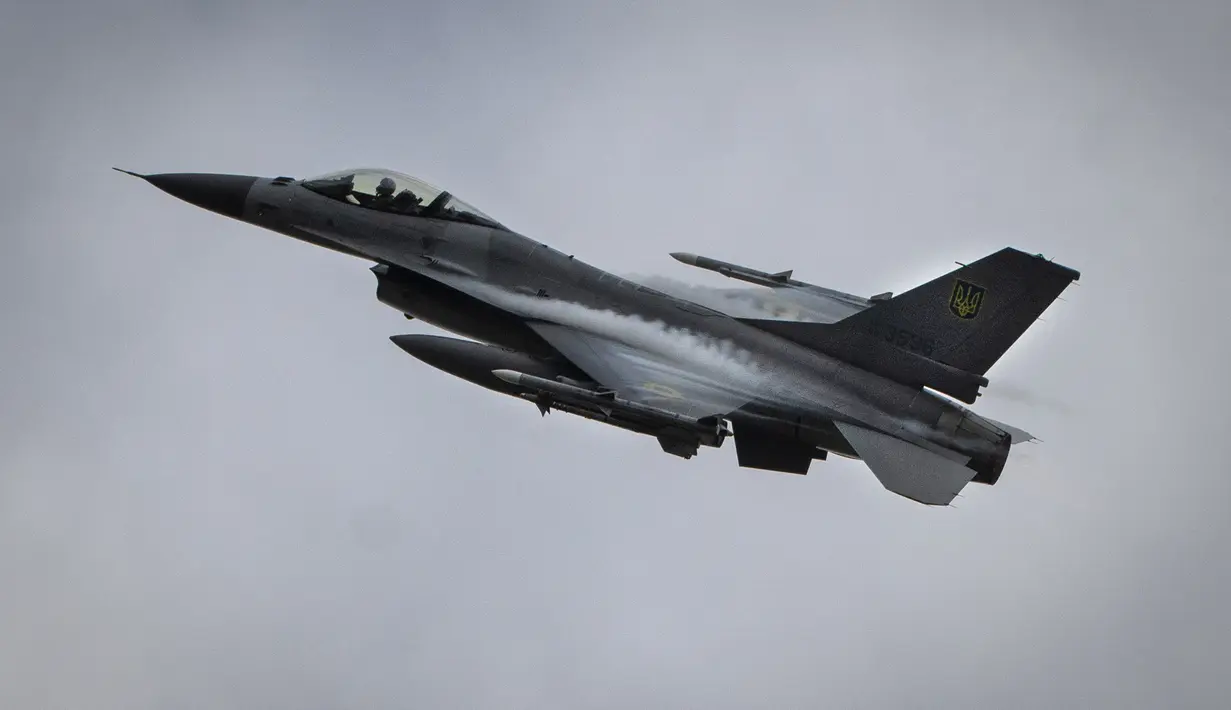 Ini adalah kedatangan jet tempur buatan AS yang telah lama ditunggu-tunggu, lebih dari 29 bulan sejak invasi Rusia.  (AP Photo/Efrem Lukatsky)
