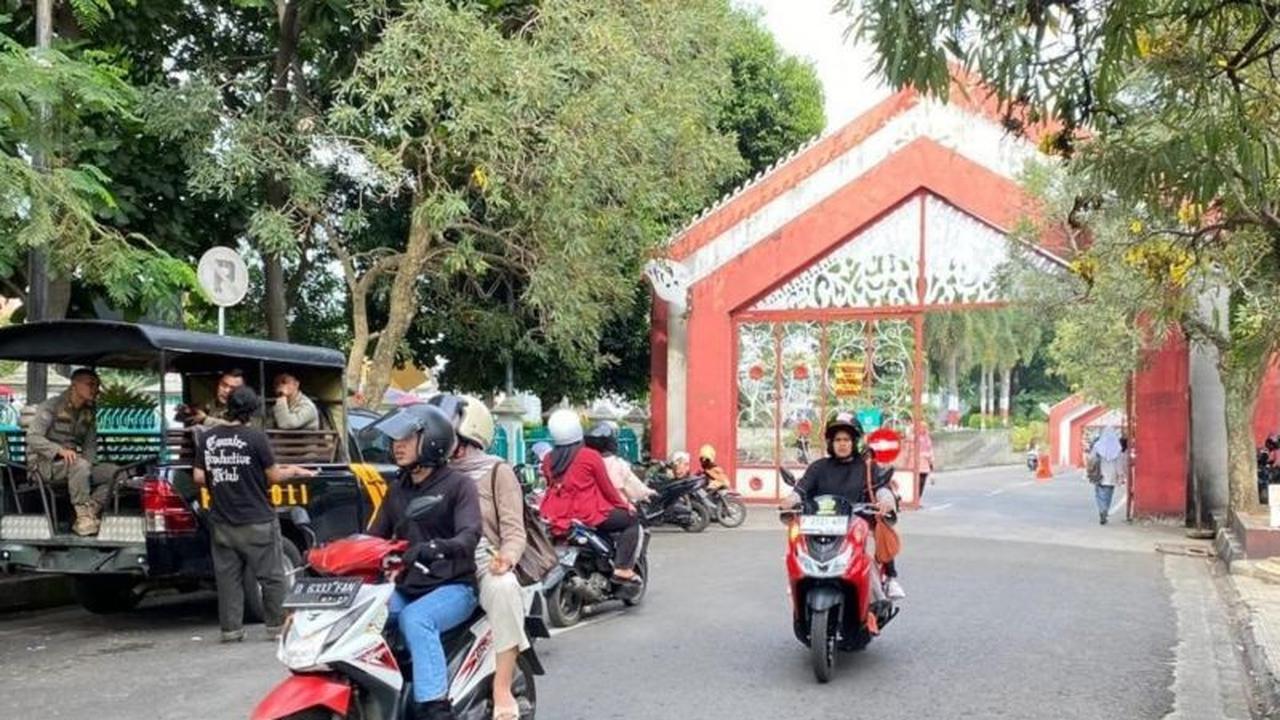 Fakta Baru: Pemkab Cianjur Terapkan Libur Berdagang Setiap Jumat di Masjid Agung, Jaga Kekhusyukan dan Kebersihan
