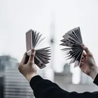 Bukan sulap bukan sihir, inilah cadistry, seni bermain kartu yang mampu membuatmu terkesan. (Via: instagram.com/kevinyu97)