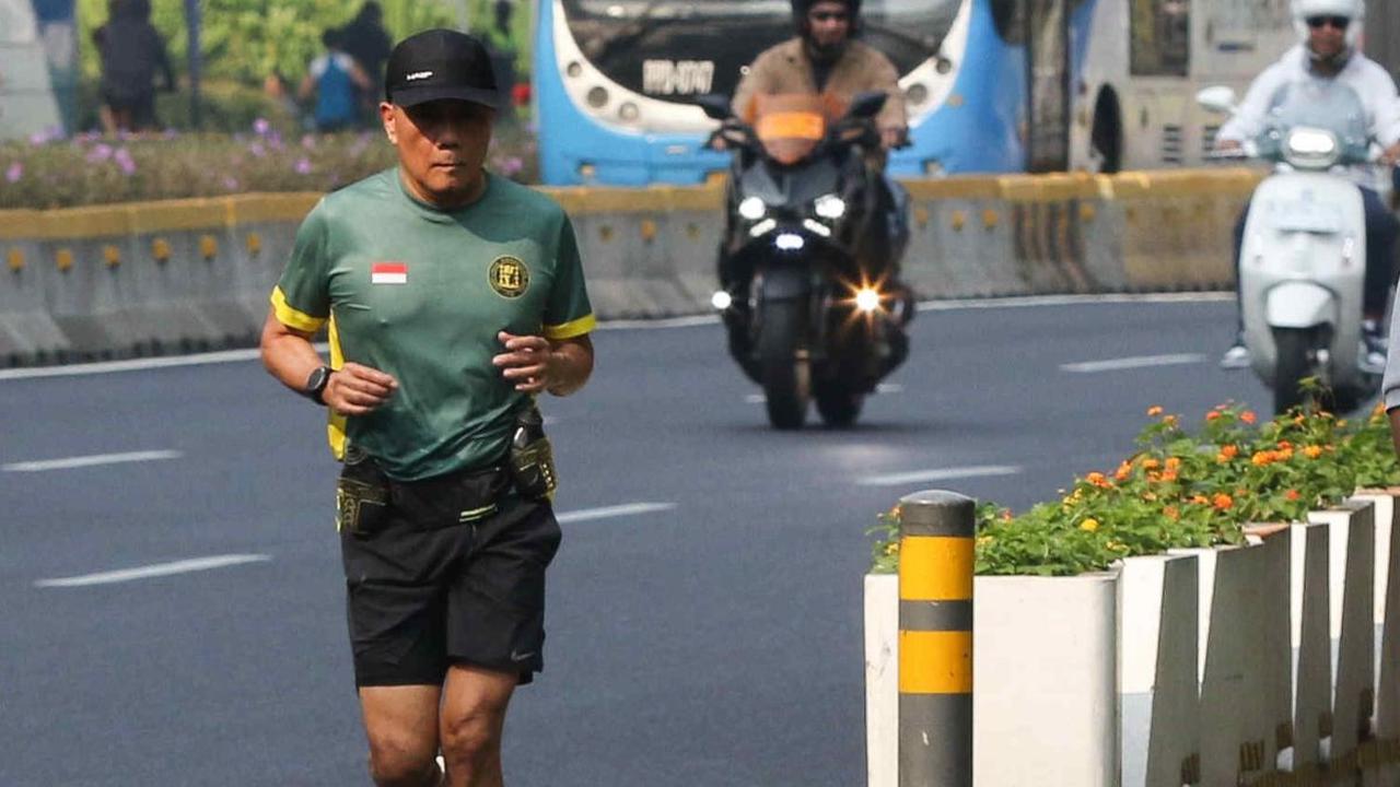 Peniadaan Hari Bebas Kendaraan Bermotor (HBKB) tak menyurutkan semangat warga untuk berolahraga di kawasan itu.