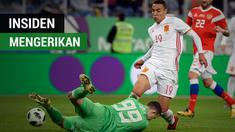 Berita video insiden mengerikan tubrukan kiper Rusia, Andrey Lunev, dengan striker Spanyol, Rodrigo, dalam laga persahabatan yang digelar di St. Peterburg, Rusia, Selasa (14/11/2017).