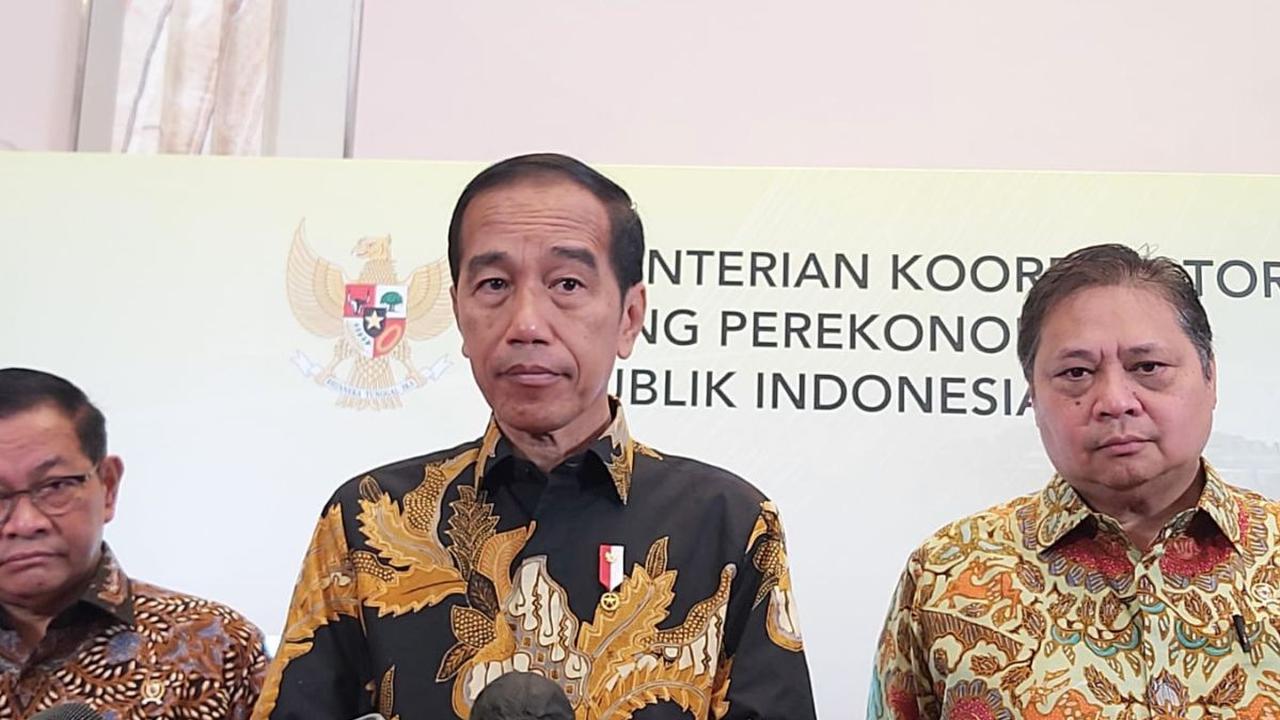 Jokowi menyebut bahwa kasus korupsi tersebut sempat membuat proyek pembangunan BTS menjadi berhenti.