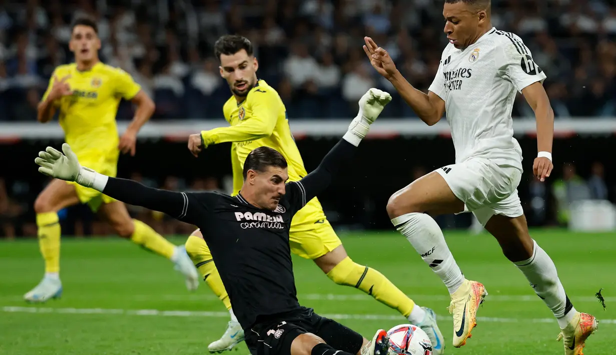 Sejumlah peluang berhasil diciptakan. Namun hingga akhir babak pertama skor 1-0 tidak berubah. (OSCAR DEL POZO/AFP)