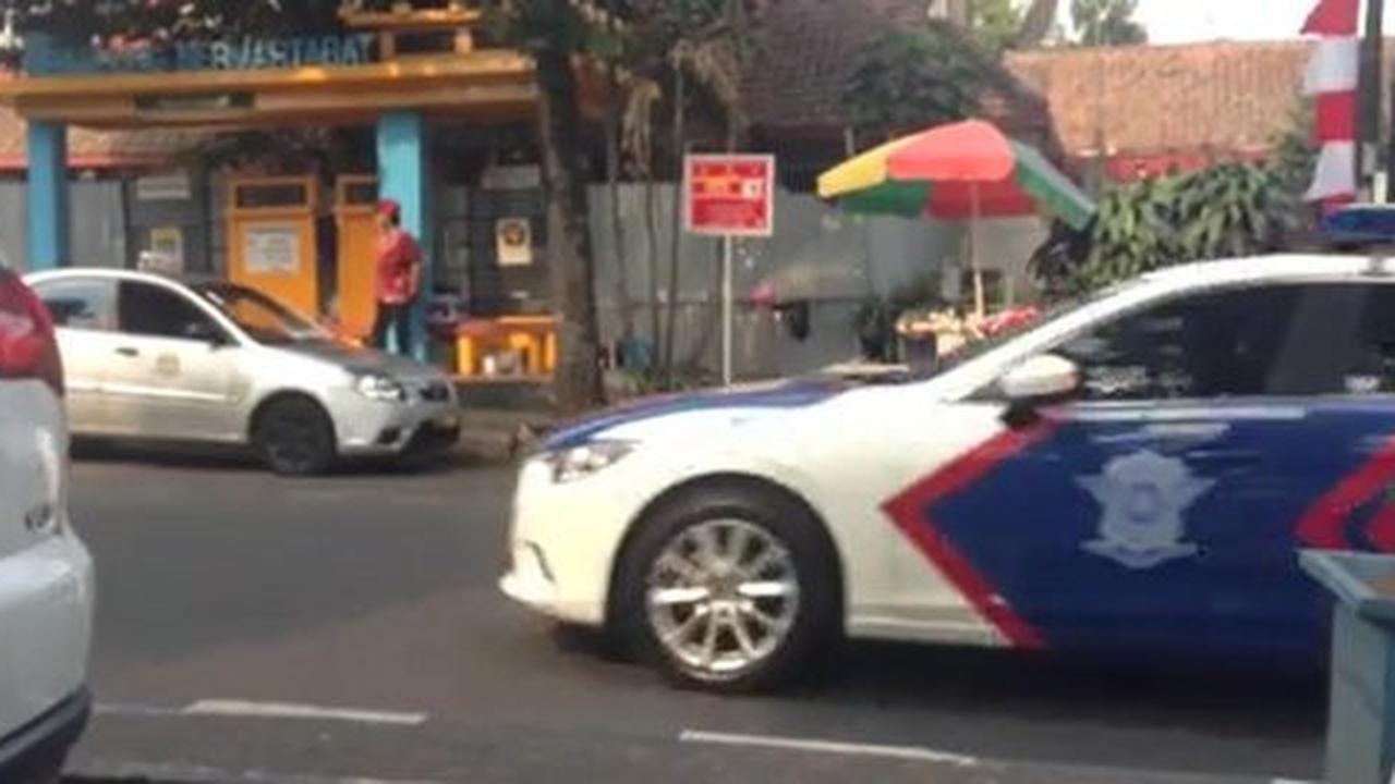 Video polisi kawal pengantin lawan arah dan terobos lampu merah