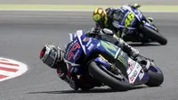 Pebalap Yamaha Jorge Lorenzo dan Valentino Rossi (Reuters)