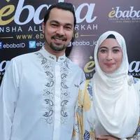 Annisa mengajarkan anaknya untuk bisa berbisnis sekaligus berbagi di dalam keuntungan penjualannya.