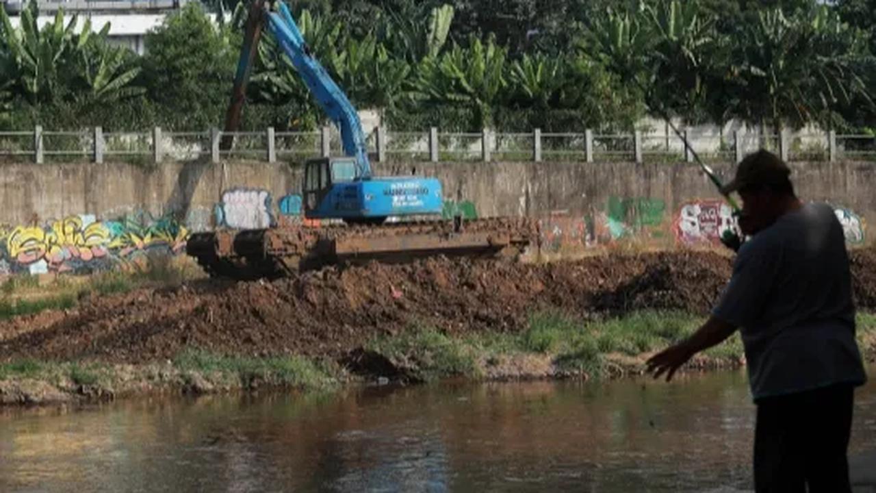 Presiden Jokowi mengungkap penyebab mangkraknya proyek sodetan Ciliwung.