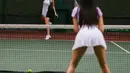 Kerap main bersama, Luna Maya dan Anya Geraldine perlihatkan body goals dengan outfit tennis mereka [@agrasuseno]