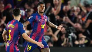 Pemain Barcelona, Marcus Rashford, merayakan gol pembuka dalam pertandingan Liga Spanyol melawan Real Madrid di Camp Nou, Spanyol, Senin (11/5/2026) dini hari WIB. (AP Photo/Joan Mateu Parra)