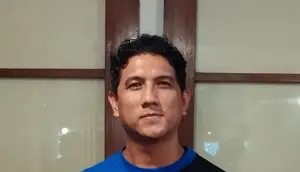 Arda Hatna Angkat Kegelisahan Manusia Lewat Single Matematika Tuhan Berbeda