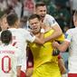Kiper Polandia,Wojciech Szczesny, melakukan selebrasi usai mengagalkan tendangan penalti pemain Arab Saudi pada laga Piala Dunia di Stadion Education City, Qatar, Sabtu (26/11/2022). (AP/Aijaz Rahi)