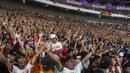 Suporter Persija Jakarta, The Jakmania, memberikan dukungan saat melawan Johor Darul Ta'zim pada laga Piala AFC di SUGBK, Jakarta, Selasa (10/4/2018). Persija menang 4-0 atas JDT. (Bola.com/Vitalis Yogi Trisna)