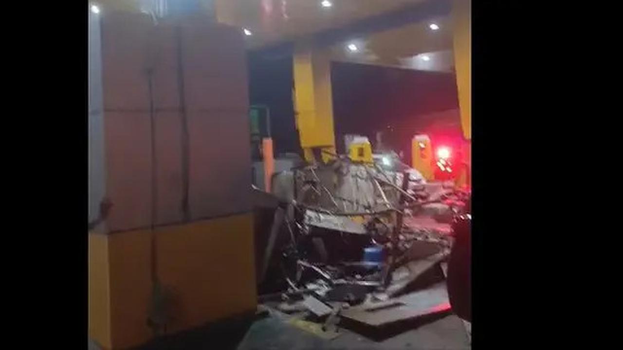 Detik-Detik Kecelakaan di Gerbang Tol Ciawi, Truk Meluncur dari Arah Bogor ke Jakarta Tabrak Mobil hingga Terbakar