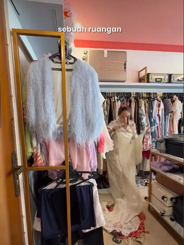 Potret Wardrobe Rumah Marshanda (Foto: Instagram @marshed.things dan @marshanda99)