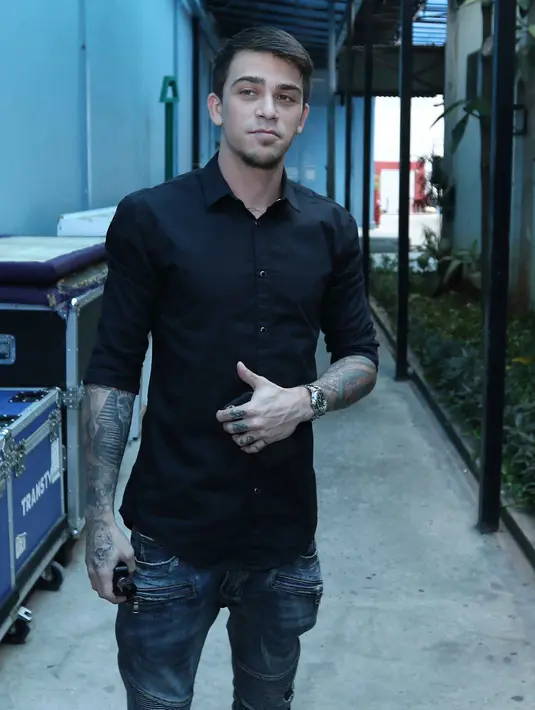 Setelah tertangkap pada Kamis (11/5) dini hari, Sean Azad kemudian dilepaskan kembali pada sore harinya. Ia wajib lapor ke BNN selama menjalani rehabilitasi. (Nurwahyunan/Bintang.com)