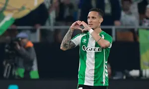 Kemenangan ini memperpanjang catatan tak terkalahkan Real Betis di kompetisi Eropa menjadi 11 pertandingan. Tim asuhan Manuel Pellegrini kini berada di peringkat ke-9 dengan delapan poin. (AFP/Cristina Quicler)