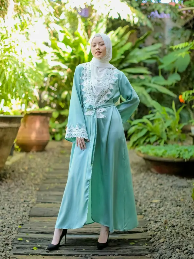 Shaykaaz Humayra Abaya