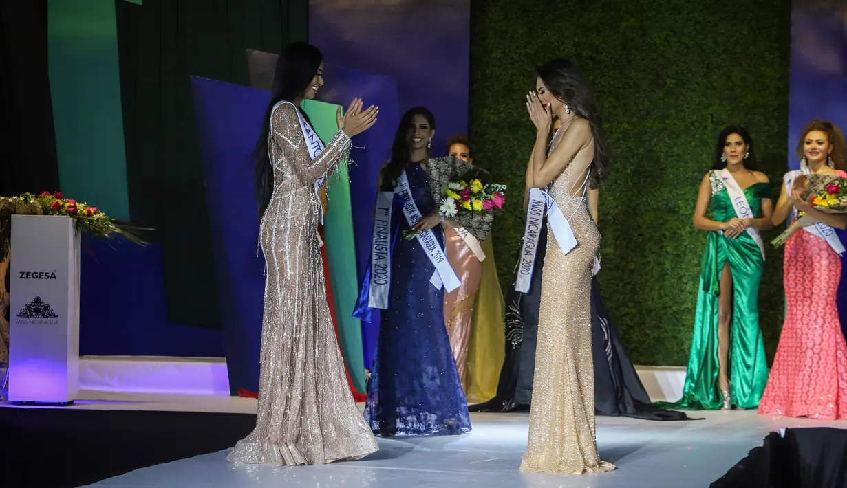 Reaksi Ana Marcelo, insinyur agroindustri dari Esteli, saat dinobatkan sebagai Miss Nikaragua 2020 di tengah pandemi Covid-9 di Managua, 8 Agustus 2020. Ana Marcelo dinobatkan di depan audiens yang terbatas dengan tetap menerapkan protokol jarak sosial. (AP Photo/Alfredo Zuniga)