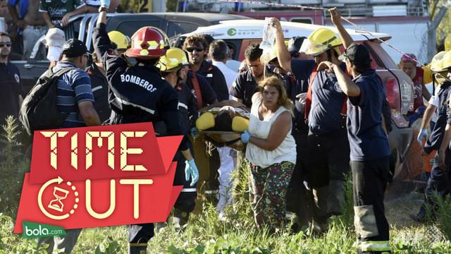 Mobil X-Ray Mini yag dikendarai pereli Tiongkok, Meiling Guo, menabrak kerumuman penonton Reli Dakar dan menyebabkan 11 orang terluka.