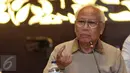 Prof Dr Bagir Manan memberikan masukan saat diskusi Focus Group Discussion (FGD) di Bogor, Jawa Barat, Rabu (26/10). Menkumham Yasonna Laoly mengumpulkan pakar hukum untuk menyusun program dan strategi reformasi regulasi. (Liputan6.com/Yoppy Renato)