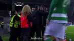 Berita video momen mantan bek Real Madrid, Fabio Coentrao, membuat petugas medis dalam laga Porto vs Sporting diusir wasit. This video presented by BallBall.