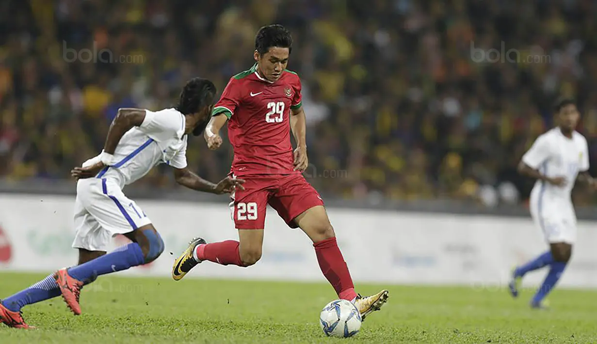 Pemain Indonesia, Septian David Maulana, saat pertandingan melawan Malaysia pada laga semifinal Sea Games 2017 di Stadion Shah Alam, Selangor, Sabtu (26/8/2017). Malaysia menang 1-0 atas Indonesia. (Bola.com/Vitalis Yogi Trisna)
