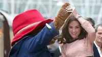 Ingin tahu mengapa Kate Middleton tidak pernah terlihat mengenakan cat kuku di depan umum? Simak ini.