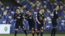 Gelandang Spezia, Gennaro Acampora (kiri) berselebrasi usai mencetak gol ke gawang Napoli pada pertandingan perempat final Coppa Italia di stadion Maradona di Naples, Italia, Jumat (29/1/2021). Kemenangan ini mengantarkan Napoli ke semifinal Coppa Italia. (Alessandro Garofalo/LaPresse via AP)