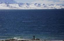 Menikmati keindahan Danau Namtso di ketinggian 4.718 mdpl