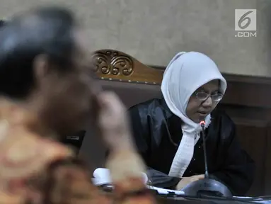 Jaksa Penuntut Umum saat membacakan dakwaan saat sidang perdana Irvanto Hendra Pambudi Cahyo dan Made Oka terkait kasus fee korupsi e-KTP di Pengadilan Tipikor, Jakarta, Senin (30/7). (Merdeka.com/Iqbal S Nugroho)