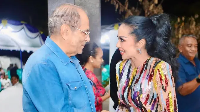 Krisdayanti saat Hadir di Pesta Ulang Tahun Presiden Timor Leste dengan gaya elegan. [@krisdayantilemos]