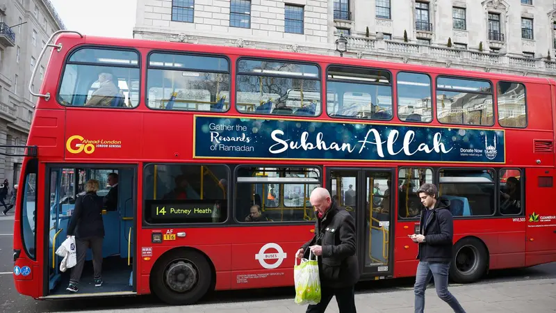 Sambut Ramadan, Muslim Inggris Pasang Iklan di 640 Bus