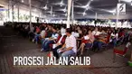Sejumlah jemaat menangis saat menyaksikan prosesi jalan salib di Gereja Katedral.
