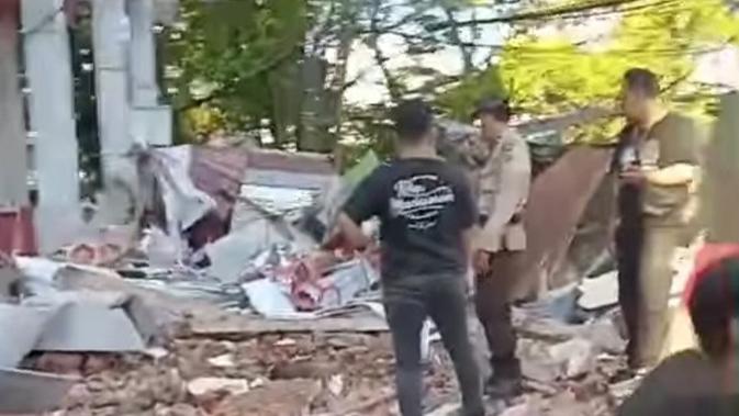 Gempa bumi magnitudo 7,6 terdeteksi di wilayah Kota Bitung, Sulawesi Utara, Kamis (2/4/2026) pagi. Reruntuhan bangunan di Gedung KONI Sulut, Jl Ahmad Yani, Kecamatan Sario, (Istimewa)